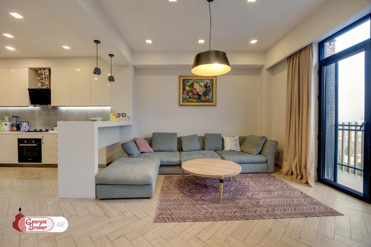 продается квартира с новым ремонтом 4-комнаты